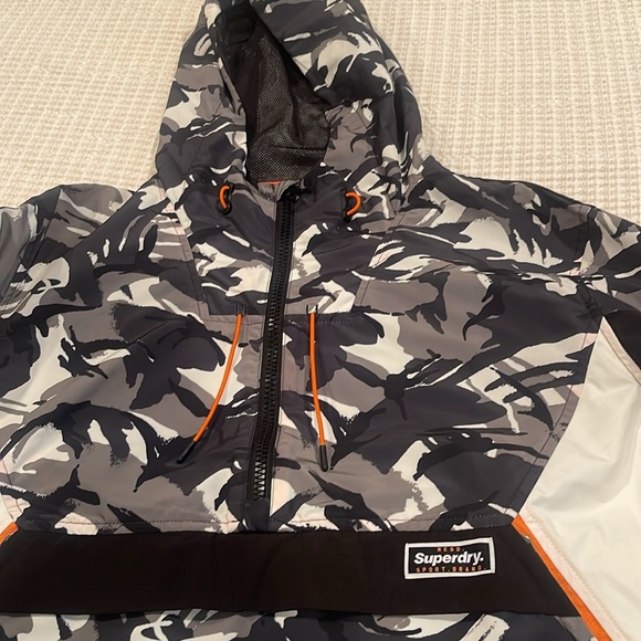 Like new men’s superdry windbreaker - Picture 2 of 5